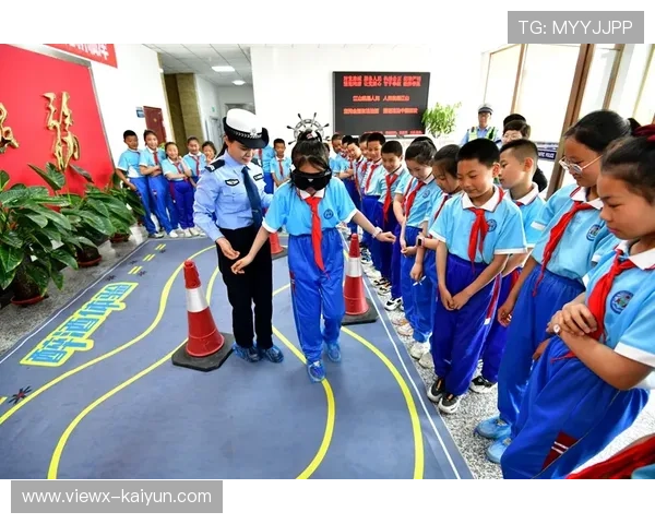 “摔跤进社区”活动在多地开展，吸引不同年龄层居民体验