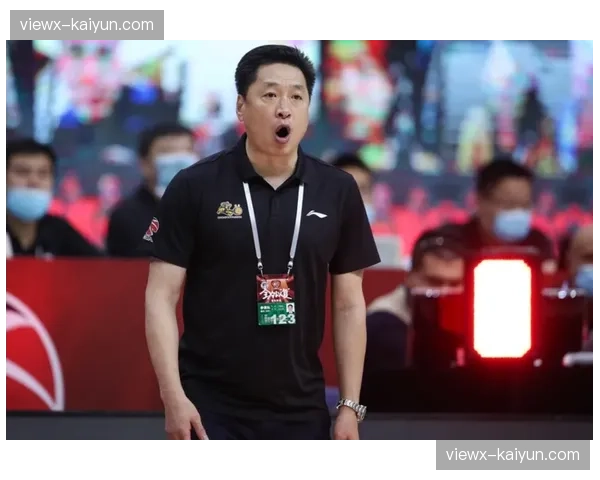 总决赛前瞻：卢伟指导或将利用全场紧逼战术，冲击广厦后卫线。